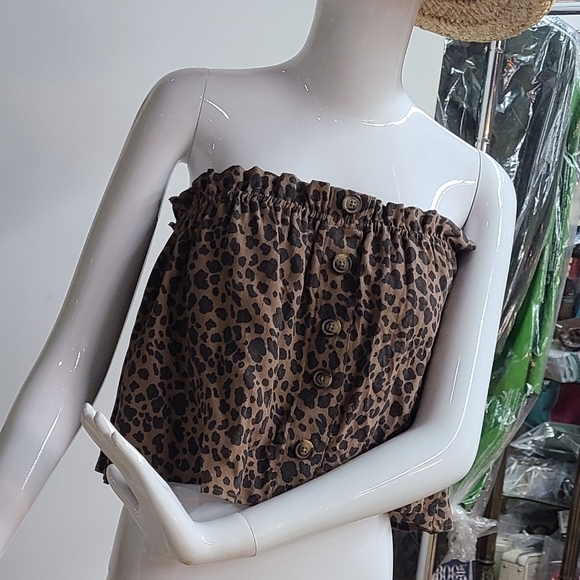 $8*Extra 50%OFF American Eagle Animal Print Crop Top